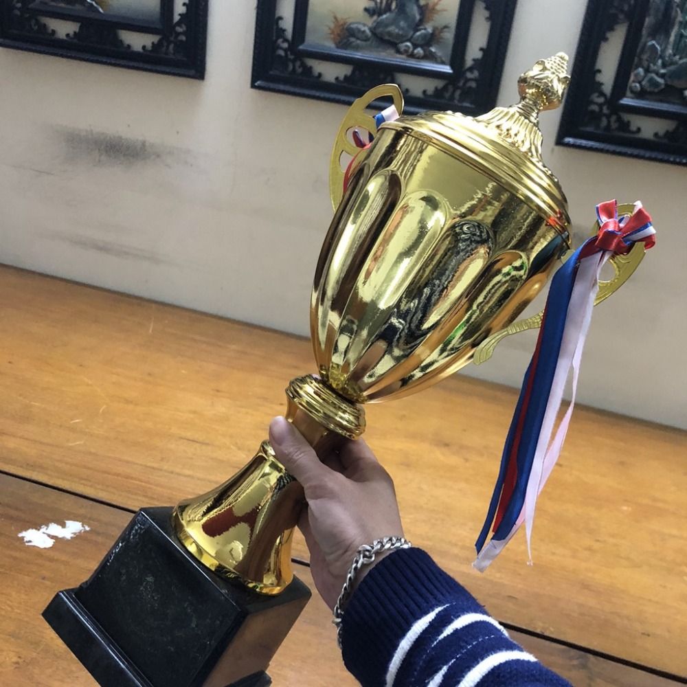 بطل جوائز الكأس الذهبية للألعا - مراجعة Table Tennis Champion وسعره